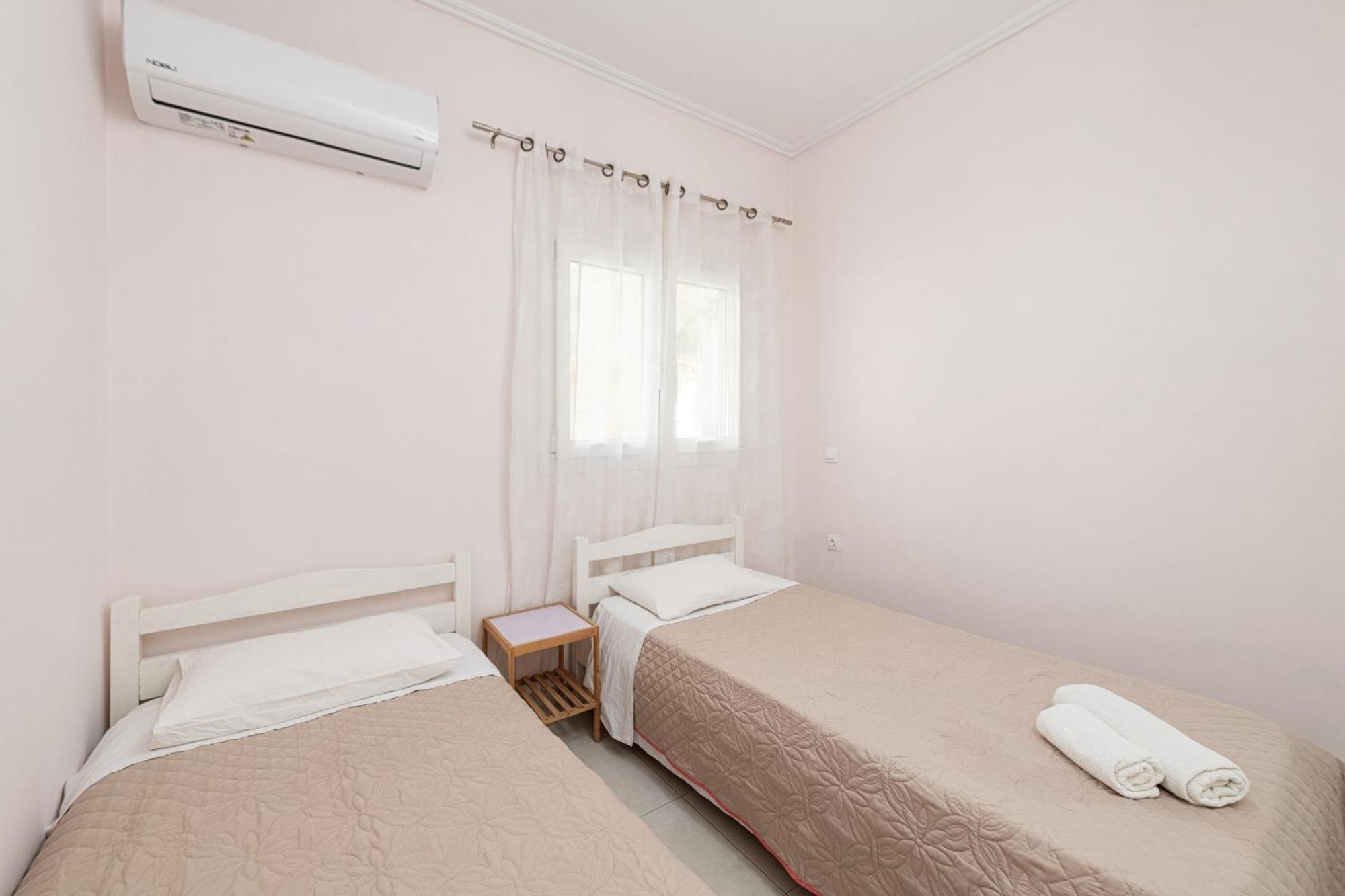 Lazaros Apartments ゴウヴィア エクステリア 写真