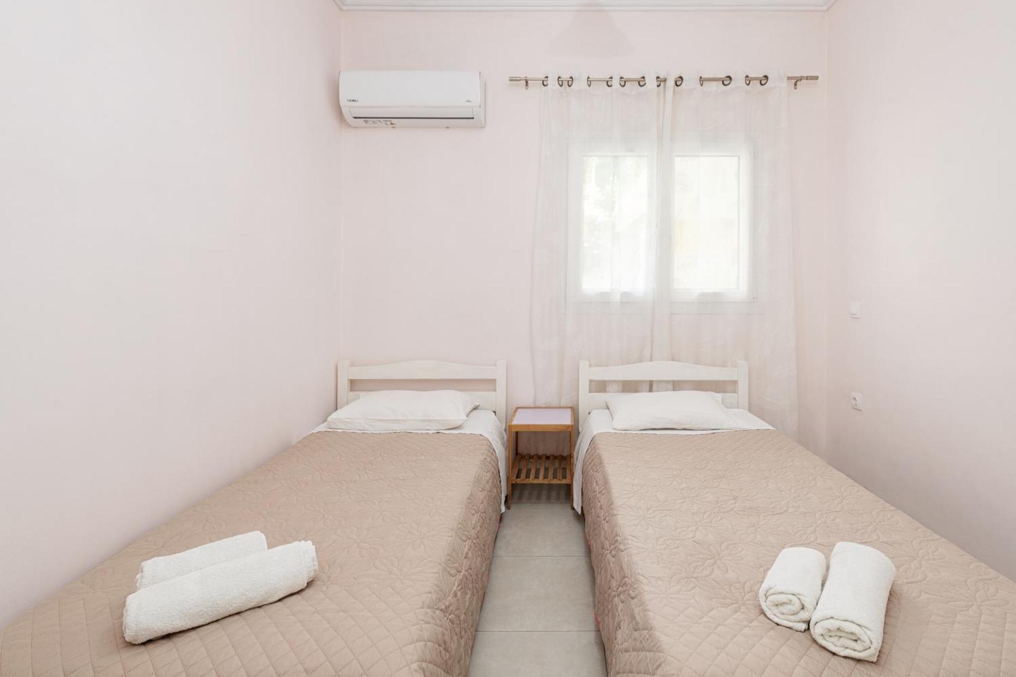 Lazaros Apartments ゴウヴィア エクステリア 写真