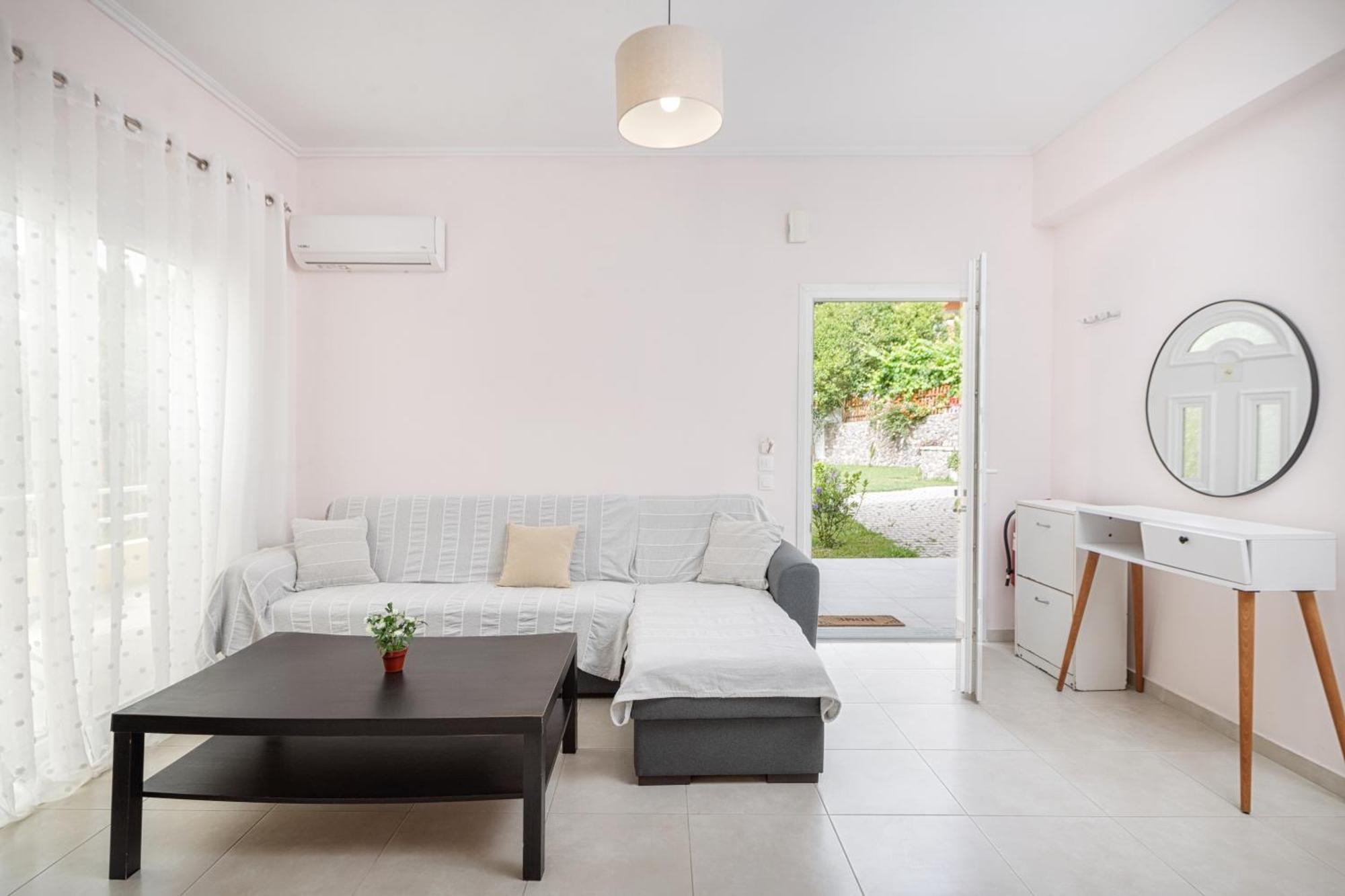 Lazaros Apartments ゴウヴィア エクステリア 写真